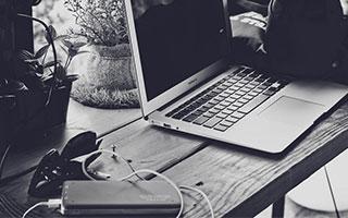 英超激烈争夺，豪门战火升腾